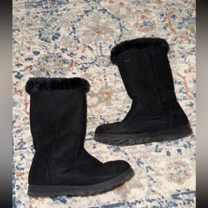 Girls Cat & Jack black fur Boots. Size 2